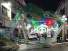 Con apenas unas horas de que inició el mes patrio, uno de los primeros adornos colocados en el Centro Histórico de Puebla para celebrar las fiestas nacionales terminó destrozado.