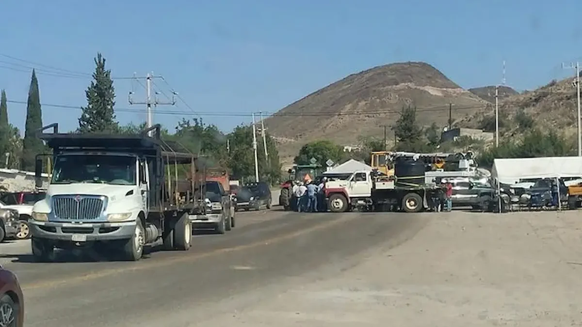 Se realizan bloqueos tras los cortes de energía de CFE a al menos ocho pozos de la colonia LeBarón
