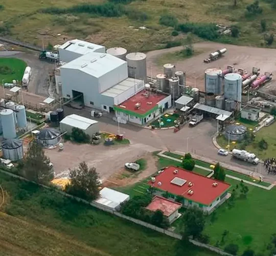 La Secretaría de Marina (Marina) y la Fiscalía General de la República (FGR) aseguraron aproximadamente 800 mil litros de hidrocarburo durante un cateo realizado en un inmueble de Huejotzingo, Puebla