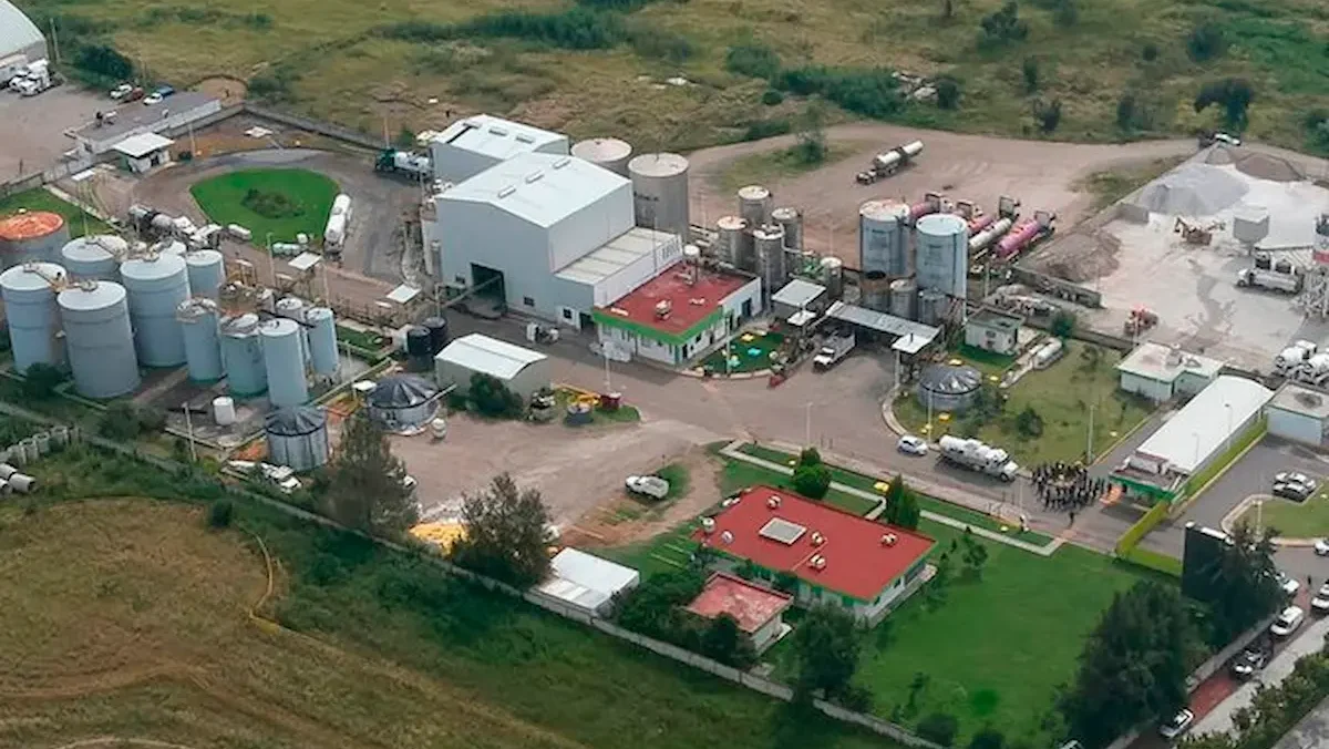 La Secretaría de Marina (Marina) y la Fiscalía General de la República (FGR) aseguraron aproximadamente 800 mil litros de hidrocarburo durante un cateo realizado en un inmueble de Huejotzingo, Puebla