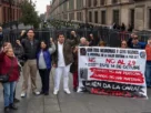 Integrantes del movimiento de trabajadores de base del IMSS entregaron a Atención Ciudadana de Presidencia de la República un documento con su pliego petitorio
