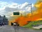 Fuga de ácido nítrico registrada en un vehículo de carga fue controlada en la carretera Guadalajara-Chapala