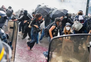La protesta sucede también en plena polémica por las denuncias recíprocas de violencia entre policías y menores