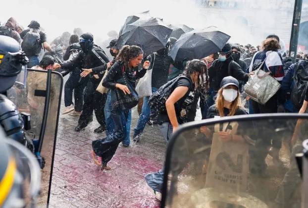 La protesta sucede también en plena polémica por las denuncias recíprocas de violencia entre policías y menores