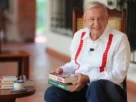 López Obrador reapareció en redes sociales para presentar su nuevo libro, ‘Pueblo’, dedicado a su sucesora, Claudia Sheinbaum, a quien elogió como “la mejor presidenta del mundo”.