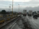Cientos de automovilistas quedaron varados por un desbordamiento en el tramo Esperanza-Ciudad Mendoza.