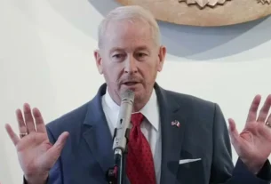 El embajador de Estados Unidos en México, Ronald Johnson