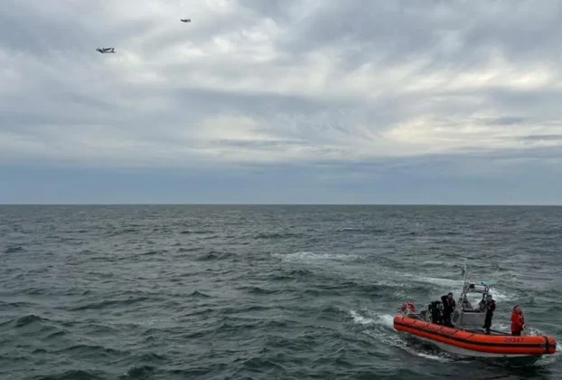 La Guardia Costera de Estados Unidos informó del hallazgo de restos de un avión de transporte