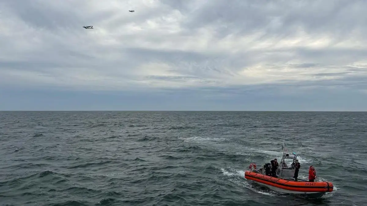La Guardia Costera de Estados Unidos informó del hallazgo de restos de un avión de transporte