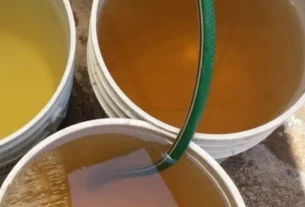 El agua sucia llegó a miles de hogares de la ciudad.