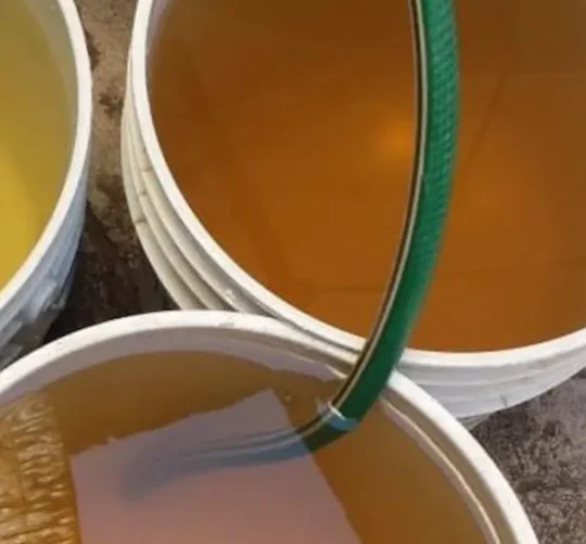 El agua sucia llegó a miles de hogares de la ciudad.