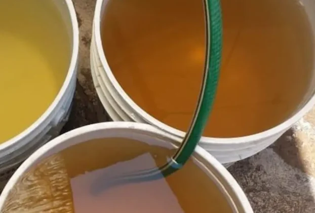 El agua sucia llegó a miles de hogares de la ciudad.