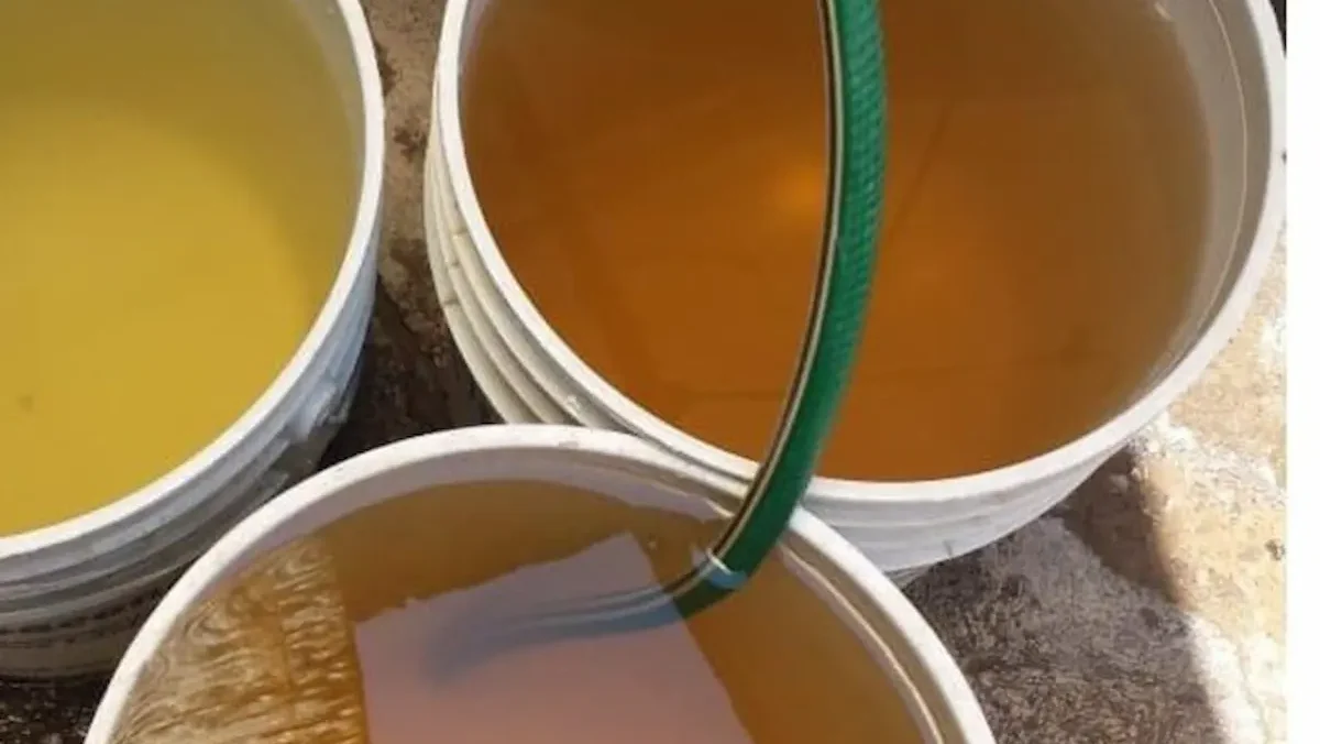 El agua sucia llegó a miles de hogares de la ciudad.