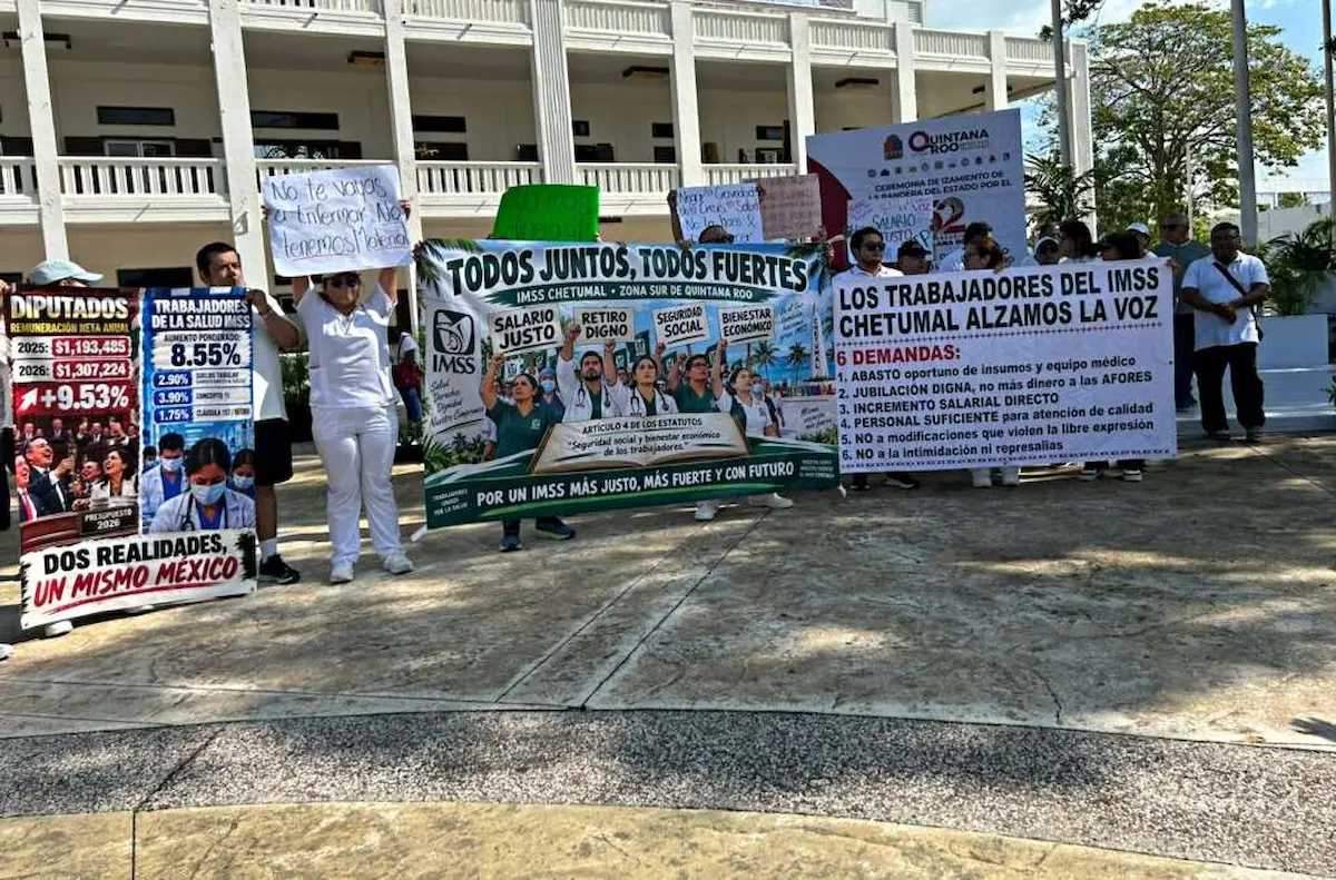 Trabajadores del IMSS llaman a huelga nacional y mantienen bloqueos en la CDMX.