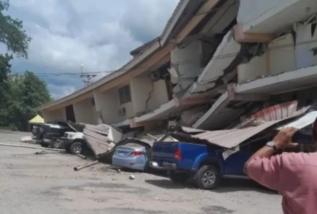 Daños causados por un sismo magnitud 7.7