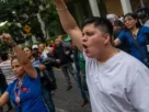 Trabajadores del Instituto Mexicano del Seguro Social (IMSS) protestan para exigir mejores condiciones laborales