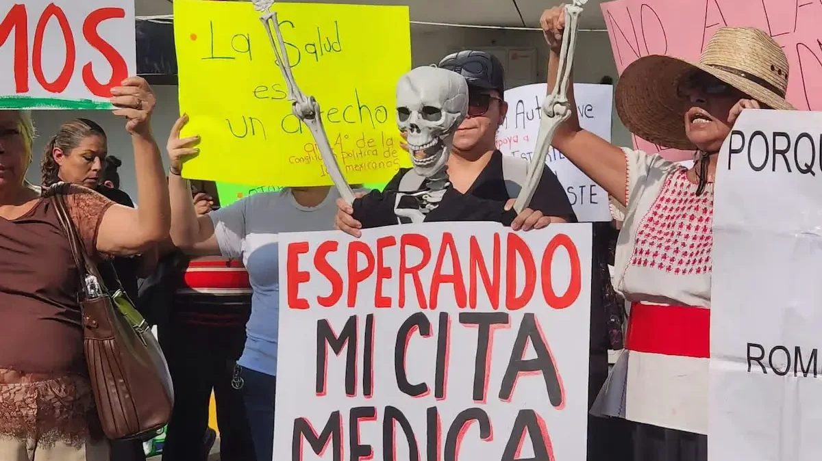 Personal del Instituto Mexicano del Seguro Social (IMSS) se manifestó en el Hospital General Regional Número 6 y la Clínica 77