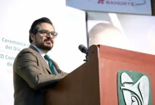 Zoé Robledo, titular del IMSS