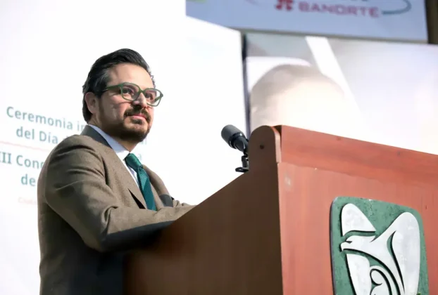 Zoé Robledo, titular del IMSS