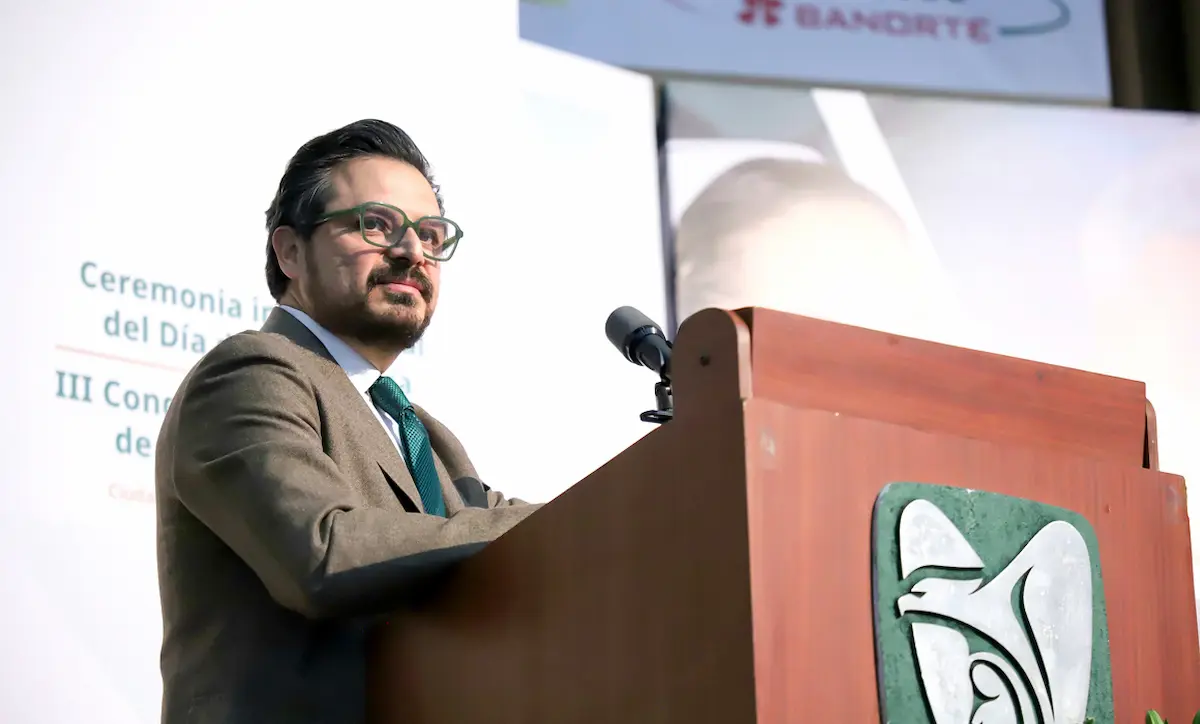Zoé Robledo, titular del IMSS