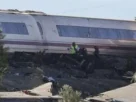 Trabajos de rescate de sobrevivientes del choque entre trenes en España