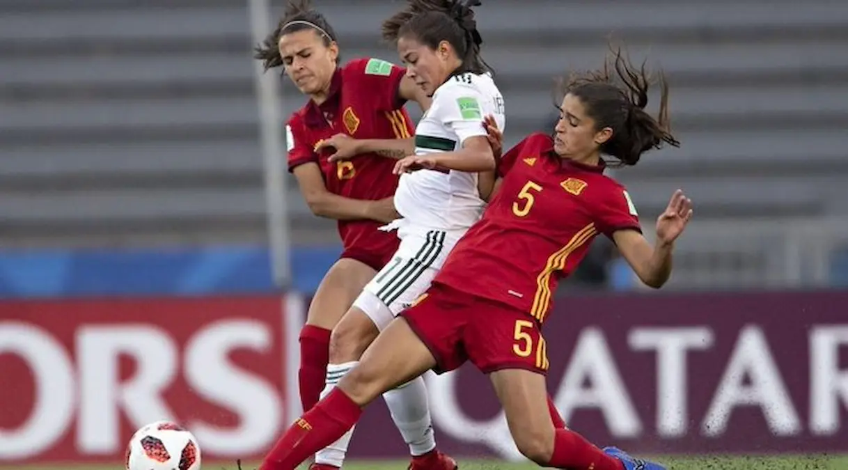 Jugadoras españolas encaran a jugadora mexicana en el mundial sub 17 femenil