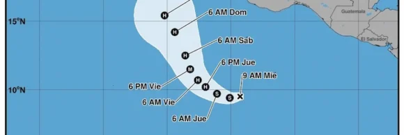 el ciclón se ubicaba a 825 km al sur de Acapulco, Guerrero, y a mil 185 km al sur-sureste de Manzanillo, Colima.