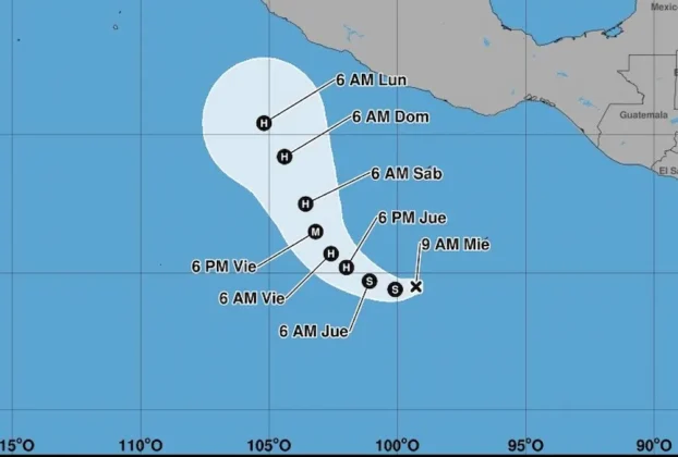 el ciclón se ubicaba a 825 km al sur de Acapulco, Guerrero, y a mil 185 km al sur-sureste de Manzanillo, Colima.