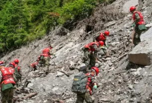 Rescatistas evaluan daños del terremoto en Tibet