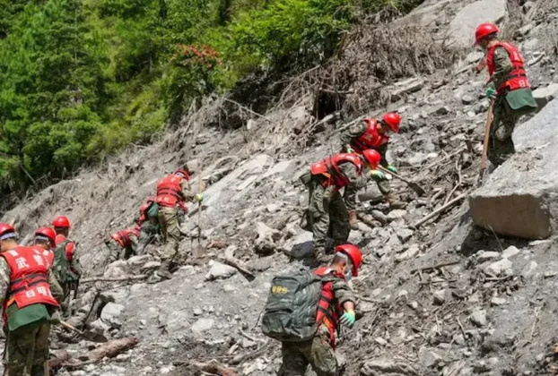 Rescatistas evaluan daños del terremoto en Tibet