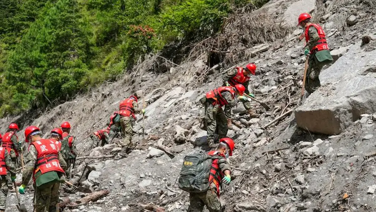 Rescatistas evaluan daños del terremoto en Tibet
