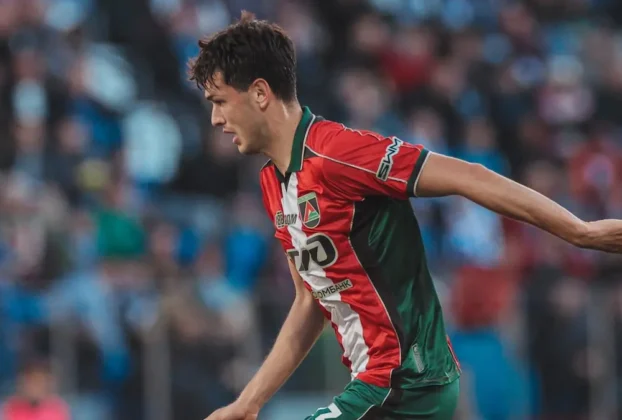César Montes, jugador mexicano del Lokomotiv de Moscú