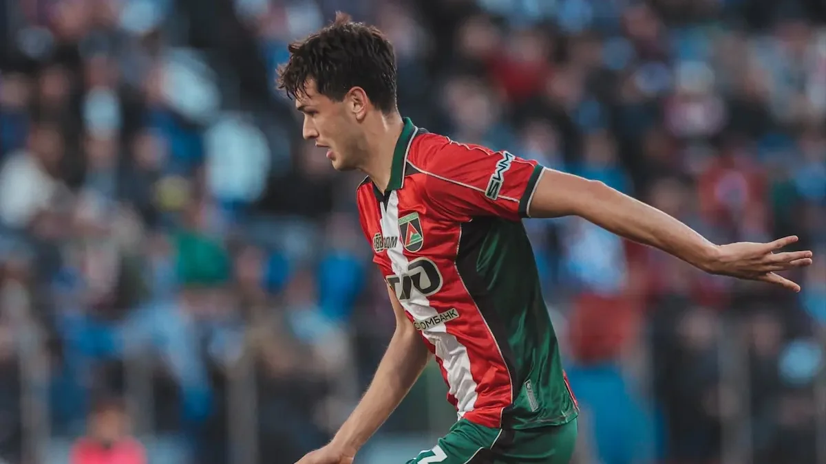 César Montes, jugador mexicano del Lokomotiv de Moscú