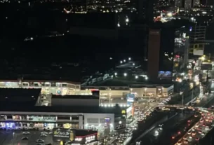 Habitantes y automovilistas de la zona de Lomas de Angelópolis, en el área metropolitana de Puebla, reportaron fallas en el suministro de energía eléctrica