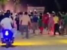 Decenas de pobladores se concentraron frente a la presidencia municipal para exigir justicia.