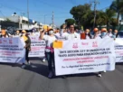 Maestros de las secciones 23 y 51 del Sindicato Nacional de Trabajadores de la Educación (SNTE) se manifestaron contra de los “Lineamientos Generales en Educación Básica para el Funcionamiento de los Servicios de Educación Especial en el Estado de Puebla”.