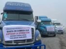 Bloqueos carreteros que causaron caos vial en varias zonas del país en la previa.