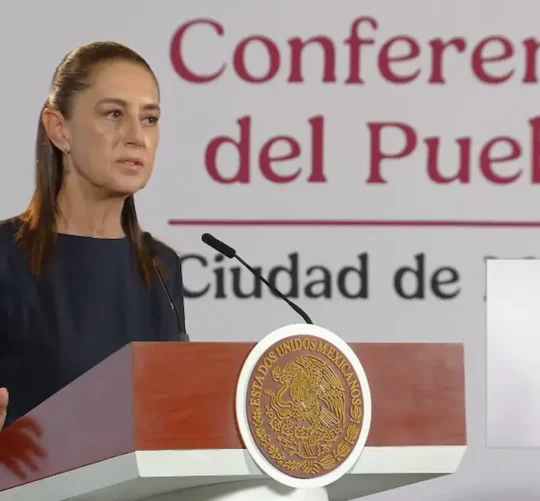 La Presidenta Claudia Sheinbaum durante su conferencia matutina desde Salón Guillermo Prieto en Palacio Nacional.