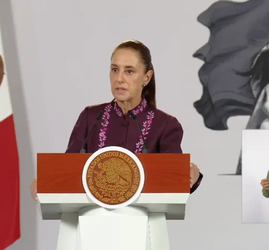 La Presidenta Claudia Sheinbaum durante su conferencia matutina desde Salón Guillermo Prieto en Palacio Nacional.