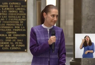 La Presidenta Claudia Sheinbaum durante su conferencia matutina en Palacio Nacional.