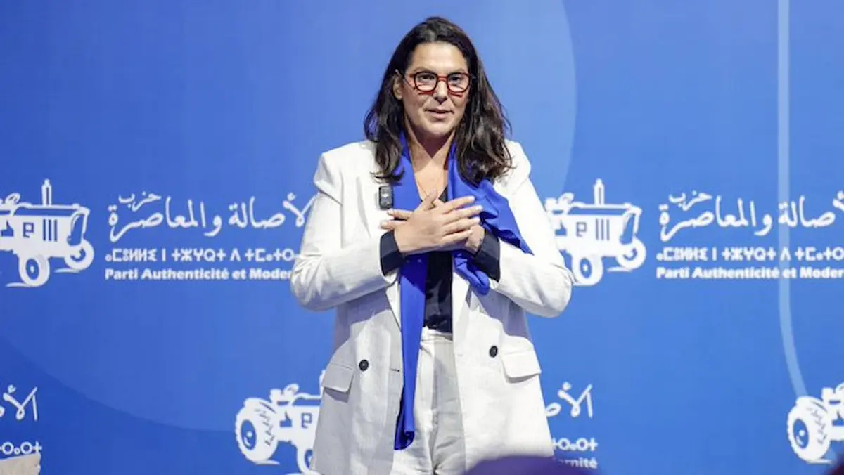 Por voluntad del rey Mohamed VI, es la primera mujer encargada de presidir un Gobierno en la historia de Marruecos.