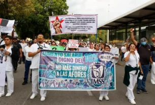 Atravesaron el Centro Histórico y se quedarán en las instalaciones del IMSS-Bienestar