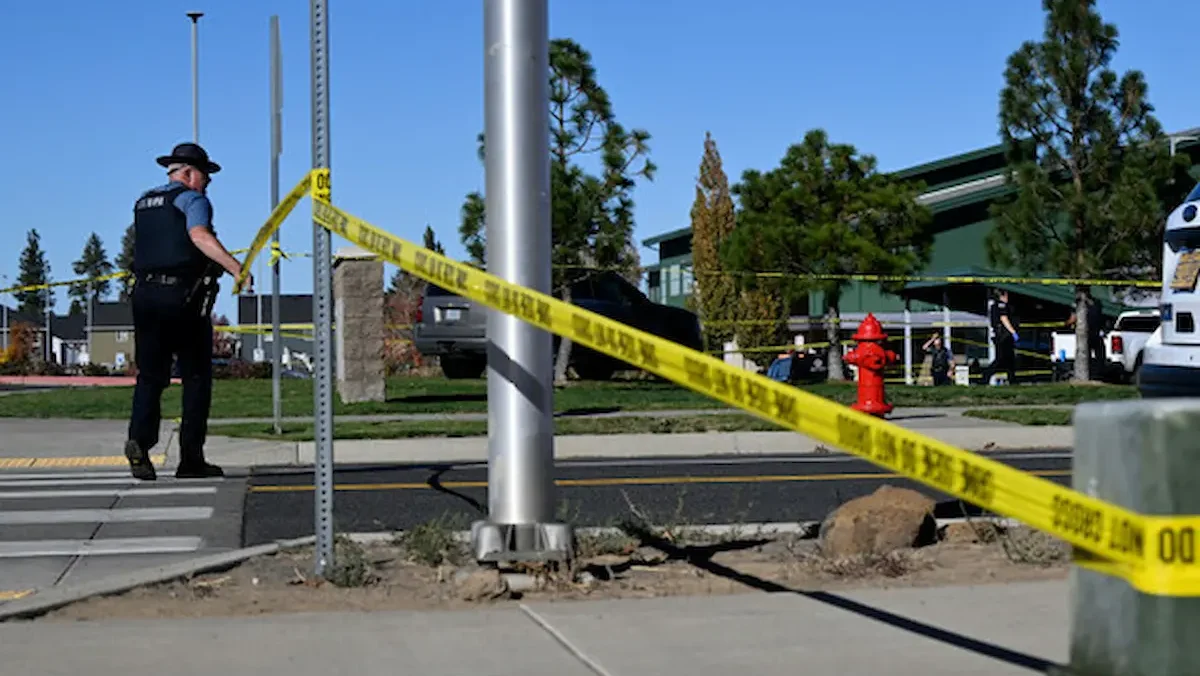 Exterior de la escuela primaria en Oregon donde ocurrió el tiroteo