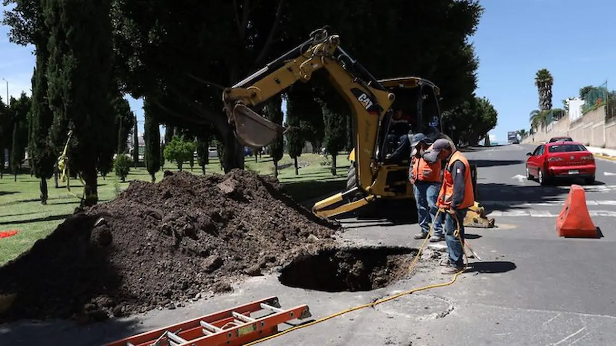 Un nuevo socavón fue reportado en la avenida Cúmulo de Virgo