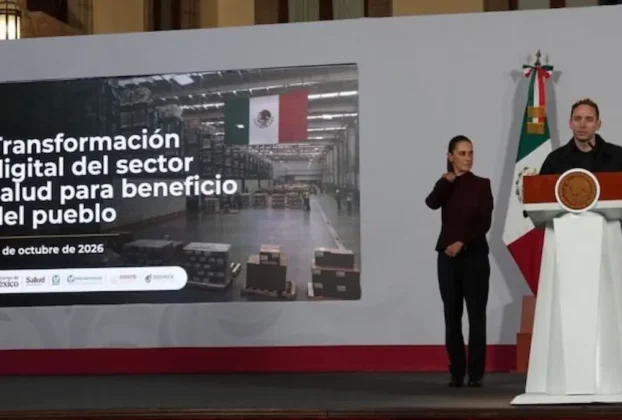 La presidenta Claudia Sheunbaum y Eduardo Clark, subsecretario de Integración y Desarrollo del Sector Salud