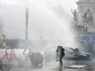 Enfrentamientos entre manifestantes y policías en París