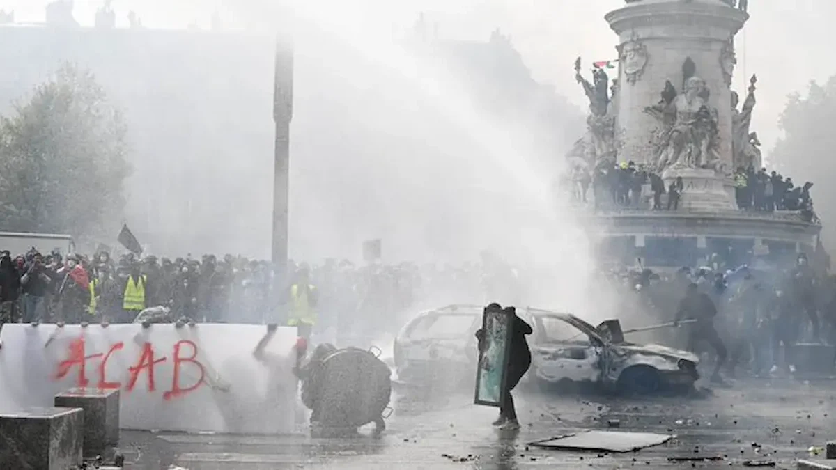 Enfrentamientos entre manifestantes y policías en París